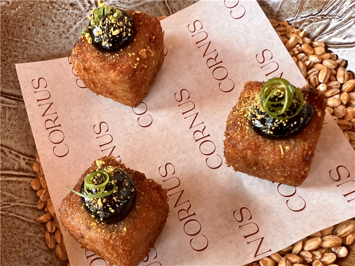 pigs head canapes